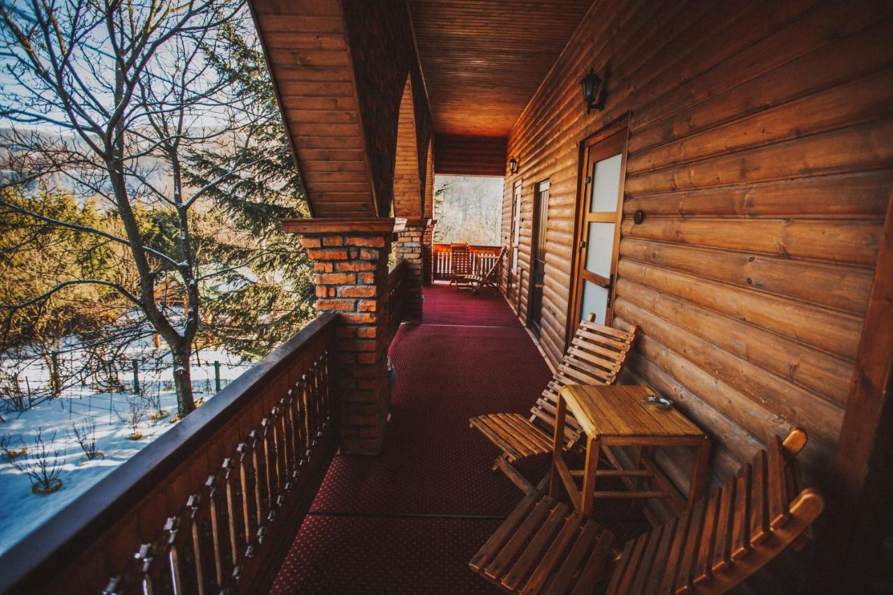 U Yaroslava Hotel Jaremtje Exteriör bild